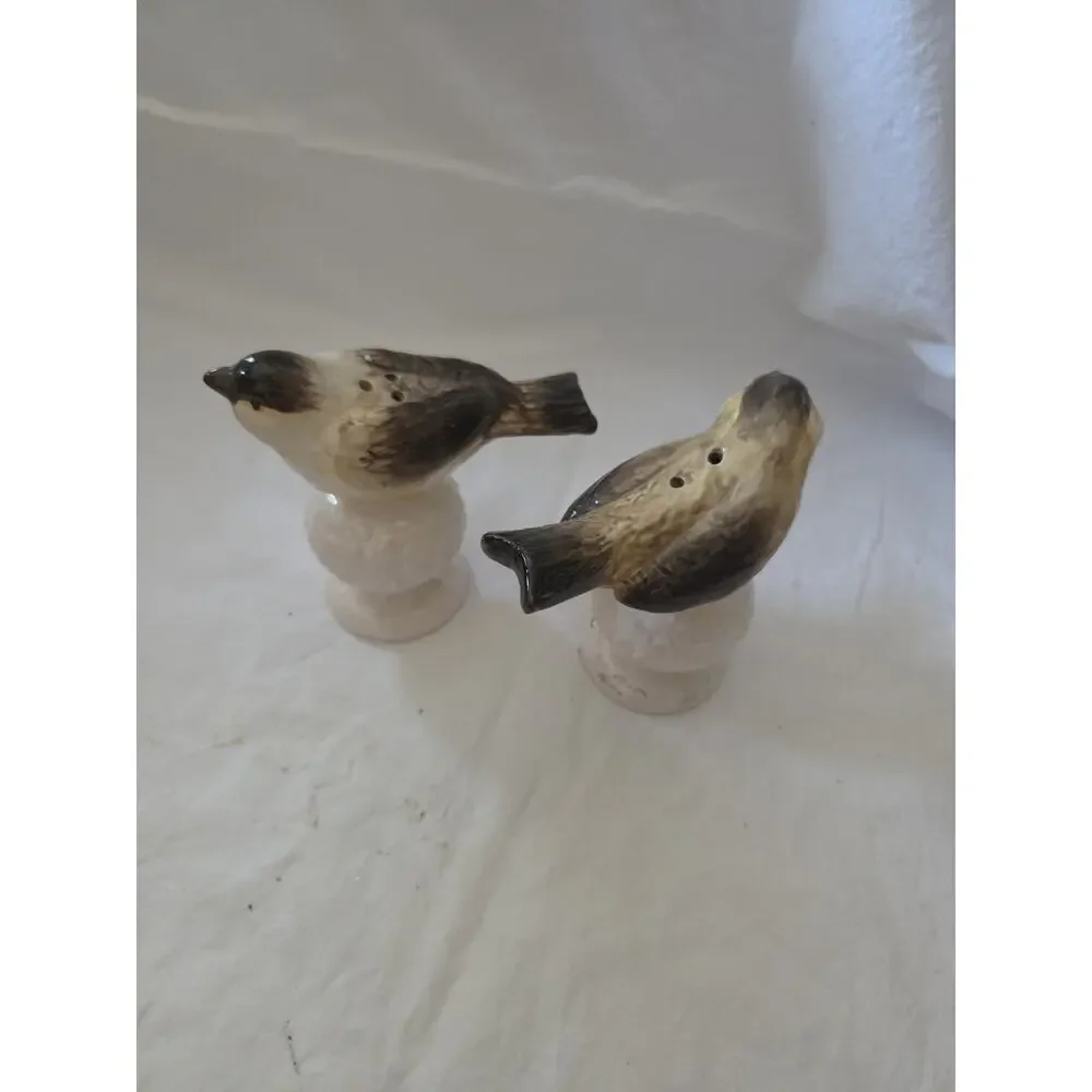 Vintage Pair of Collectible Bird Motif Salt & Pepper Shakers 4